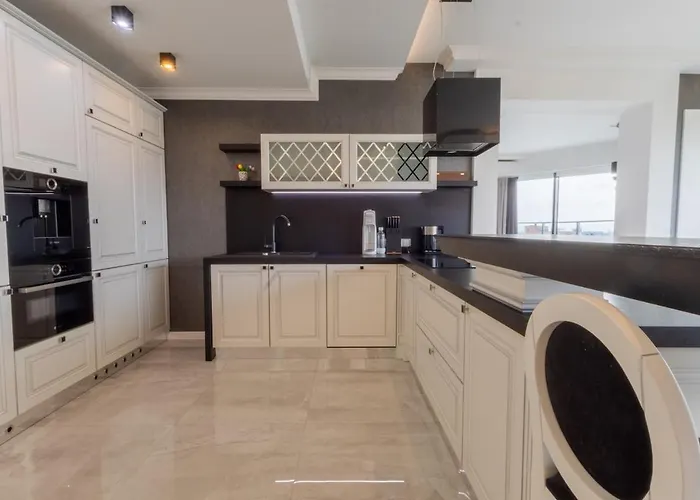 Penthouse Capital Towers Apartment *