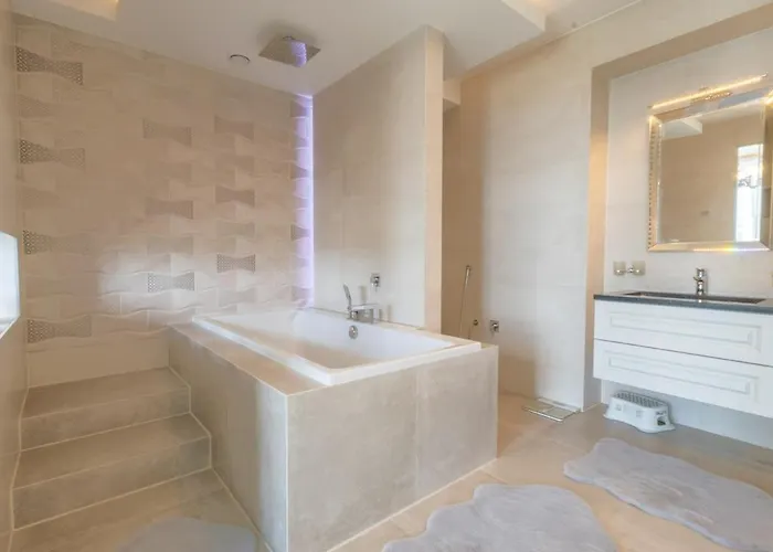 Penthouse Capital Towers Apartment